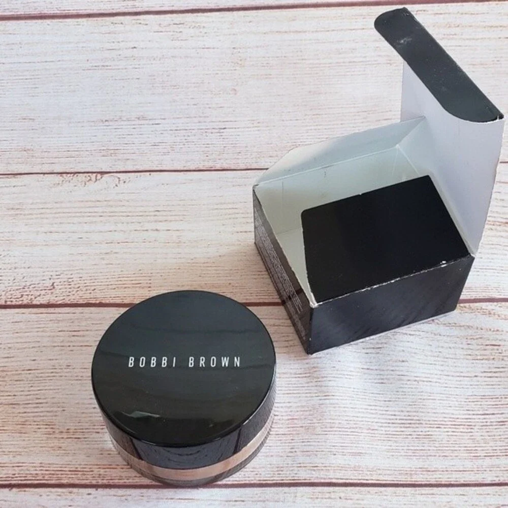 NIB Bobbi Brown Sheer Finish Loose Powder in Warm Chestnut .31oz